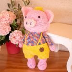 Cerdito Tejido Jardinera Amarilla