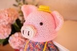 Cerdito Tejido Jardinera Amarilla - Imagen 4